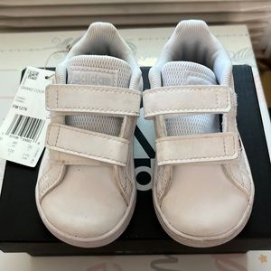 Adidas Sneakers, Toddler Sz. 5 Great condition